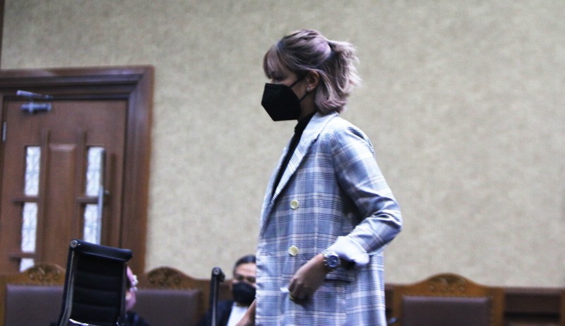 Nia Ramadhani Meneteskan Air Mata Dituntut 12 Bulan Rehabilitasi - Bagian 5