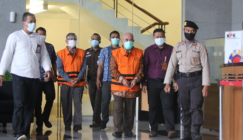 Tersangka Korupsi, Eks Wali Kota Banjar Herman Sutrisno Ditahan KPK - Bagian 2