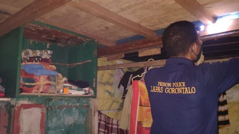 title Jelang Nataru, Petugas Lapas Gorontalo Geledah Kamar Warga Binaan Pemasyarakatan Jelang Nataru, Petugas Lapas Gorontalo Geledah Kamar Warga Binaan Pemasyarakatan