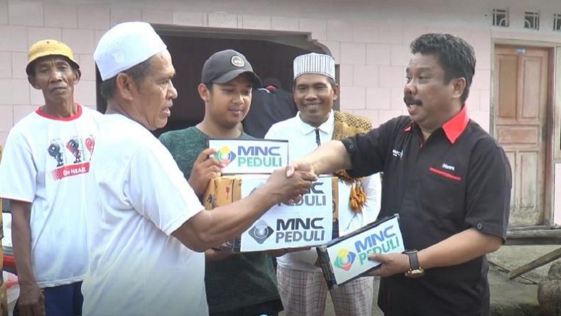Warga Korban Banjir di Lombok Barat Berlinang Air Mata Terima Bantuan MNC Peduli