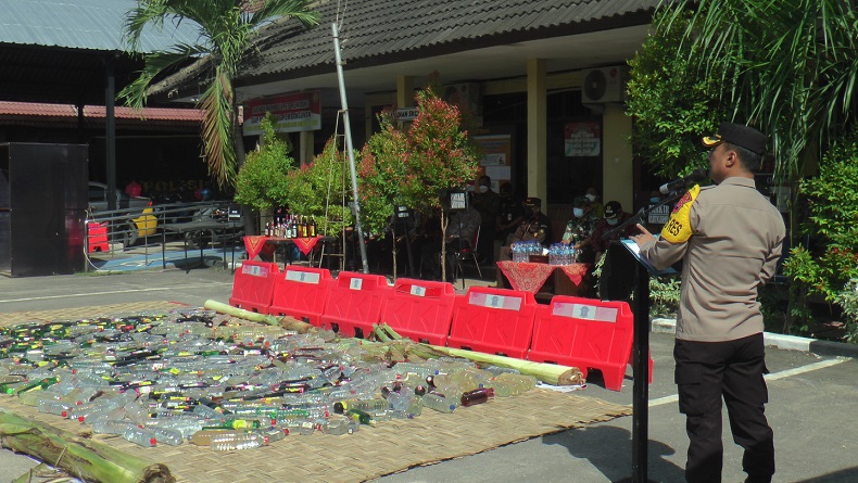 Polres Rembang Musnahkan Ribuan Botol Miras Hasil Operasi Pekat 