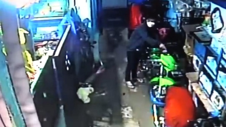 Viral, Pencuri Gasak 3 Motor Dalam Satu Rumah di Pojok Utara Cimahi