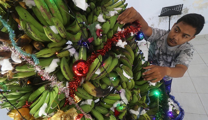 Unik, Pohon Natal dari 100 Tandan Buah Pisang Hasil Kebun Warga Kediri - Bagian 2
