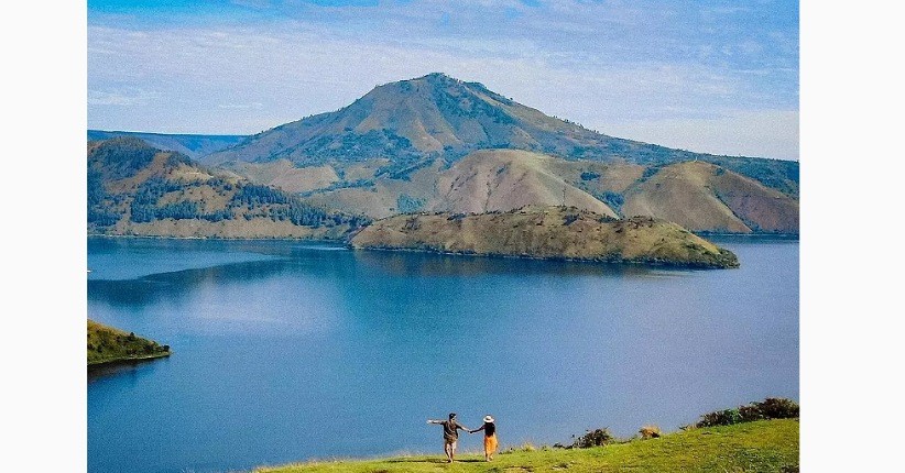 Indahnya Bukit Holbung di Pulau Samosir, Jadi Spot Terbaik Menikmati Danau Toba