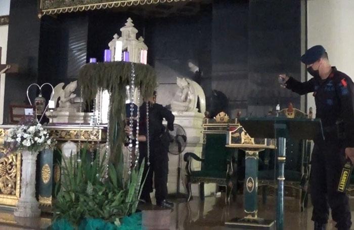 Pastikan Tak Ada Bom, Tim Gegana Polda DIY Sterilisasi Gereja HKTY Ganjuran Bantul