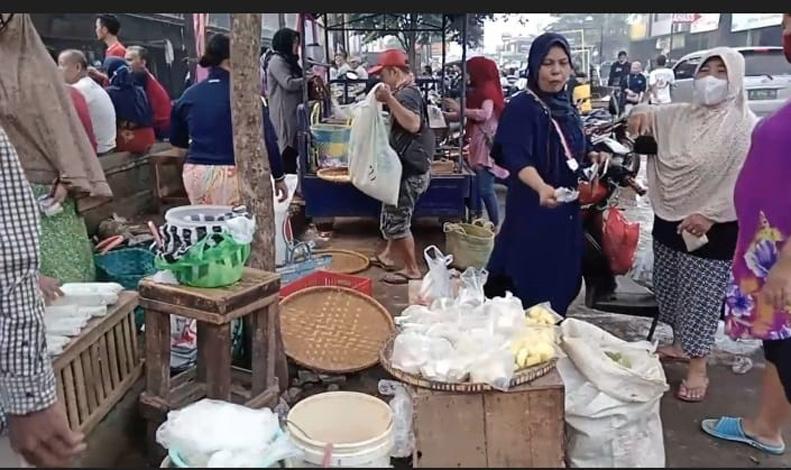 Pasar Kroya Cilacap Terbakar, Ratusan Pedagang Gelar Dagangan di Trotoar