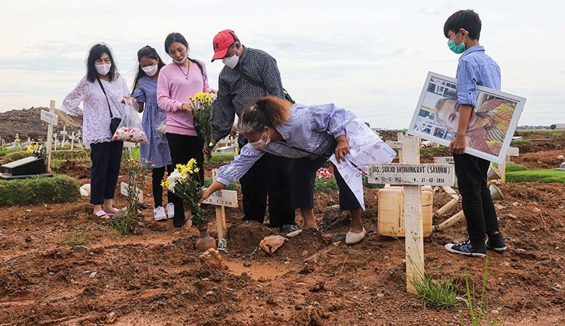 Ziarah Makam Khusus Covid-19 saat Hari Raya Natal - Bagian 2
