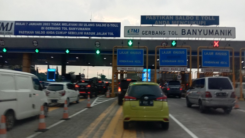 Arus Lalu Lintas di Tol Semarang-Solo Terpantau Lancar saat Hari Natal 