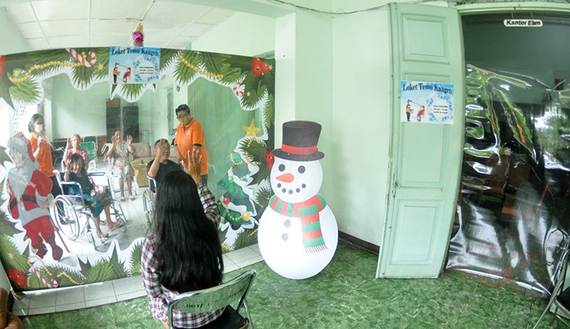 Momen Haru Pertemuan Keluarga di Panti Wreda Elim Semarang Rayakan Natal - Bagian 2