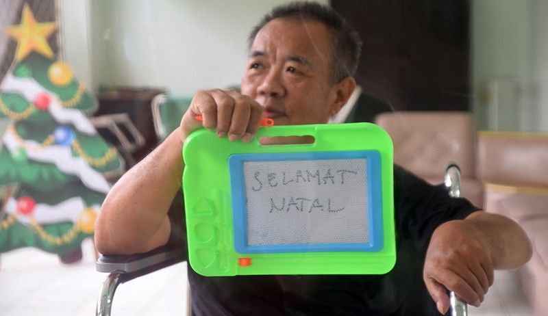 Momen Haru Pertemuan Keluarga di Panti Wreda Elim Semarang Rayakan Natal - Bagian 4