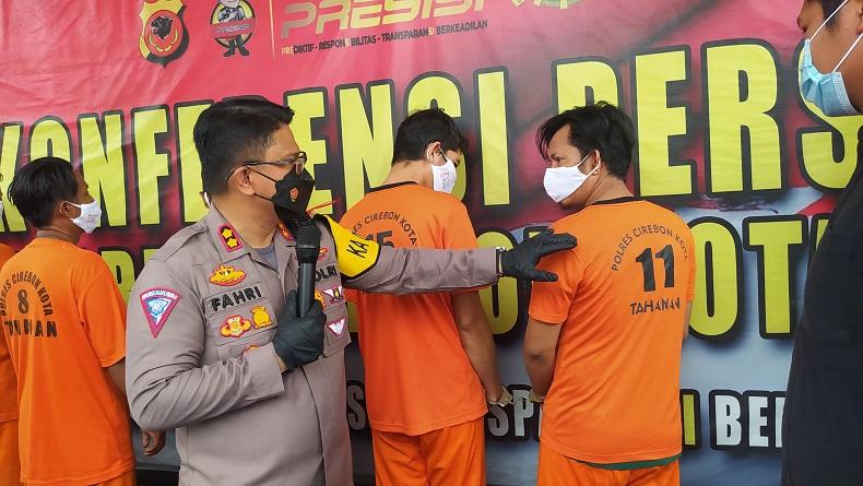 Sopir dan Kernet Mobil Boks Tertangkap Basah Pesta Sabu di Bypass Cirebon