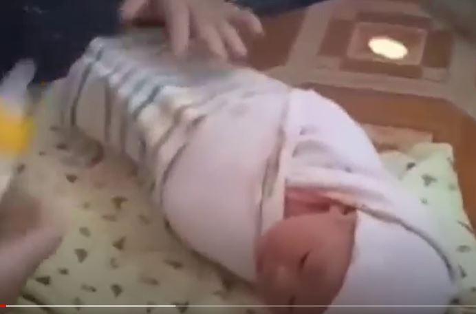 Dikira Kucing, Pedagang Bakso di Tulungagung Kaget Temukan Bayi dalam Kardus