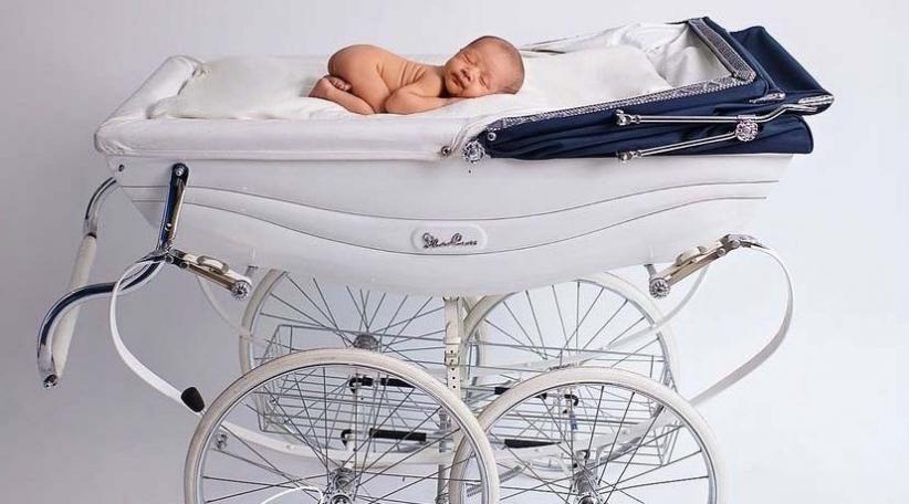 Jadi Sorotan Baby Rayyanza Malik Ahmad Tidur di Atas Stroller Puluhan Juta, Netizen: Bayi Sultan
