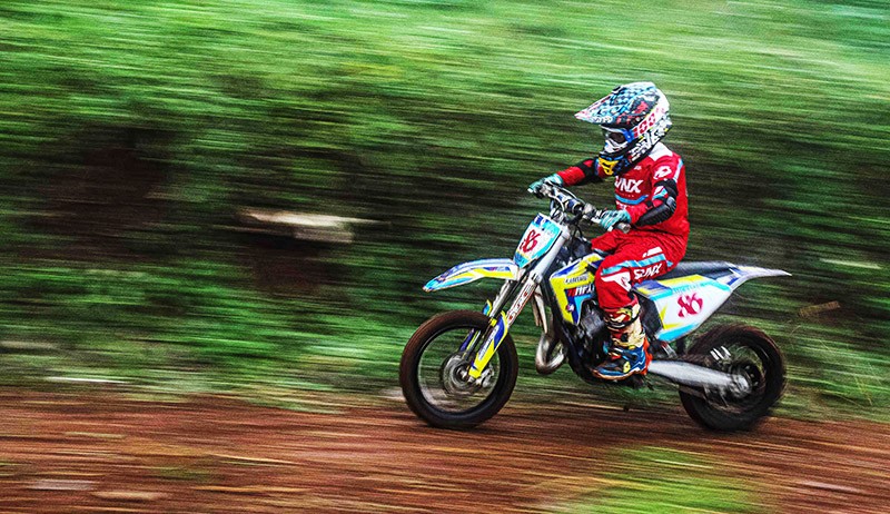 Aksi Memukau Atlet Pemotor Cross Cilik di Sirkuit Katar 04 Tangerang Selatan - Bagian 1