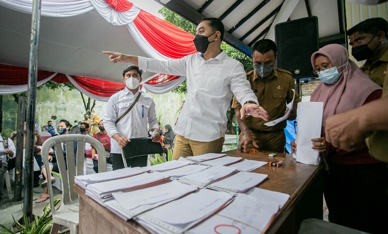 Pemkot Surabaya Fasilitasi Penyaluran Bantuan Sosial Tambahan dari Kemensos   