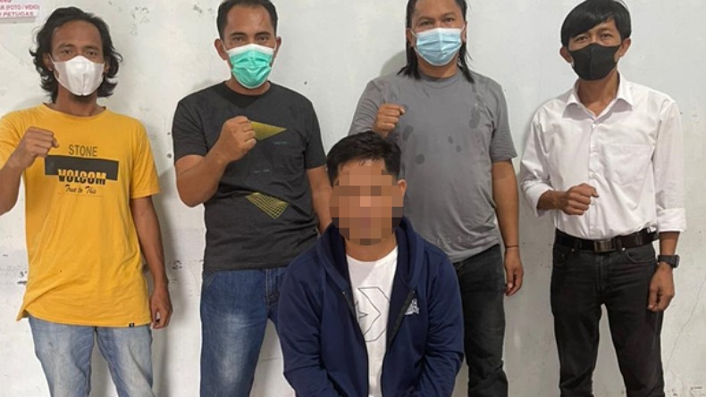 title Setahun Lebih Buron, Oknum Guru Cabul di Bolaang Mongondow Selatan Ditangkap Polisi Setahun Lebih Buron, Oknum Guru Cabul di Bolaang Mongondow Selatan Ditangkap Polisi