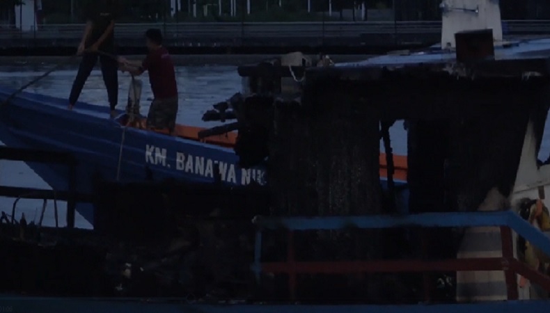 Kapal Wisata Terbakar di Pantai Losari Makassar, Diduga Genset Meledak