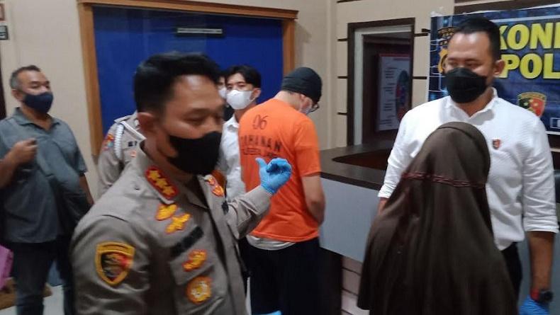 title Cabuli 13 Gadis asal Jambi, Pengusaha Hiburan Malam Pelaku Pedofil Ditangkap Cabuli 13 Gadis asal Jambi, Pengusaha Hiburan Malam Pelaku Pedofil Ditangkap