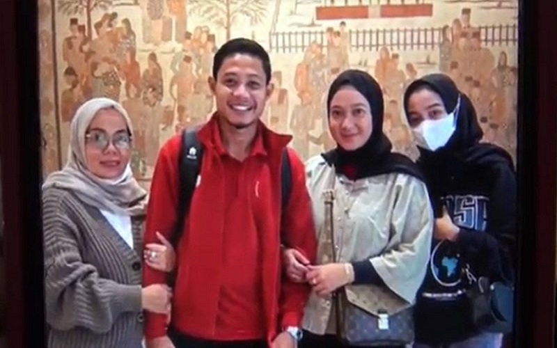 Jelang Laga Final Indonesia vs Thailand, Begini Pesan Ibu dan Istri Evan Dimas