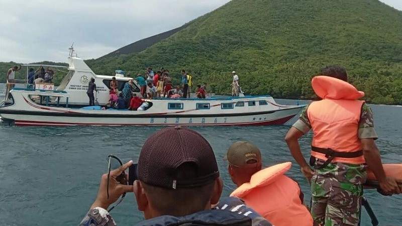 Kapal Mati Mesin di Perairan Maluku Tengah, Puluhan Penumpang Terombang-ambing di Laut