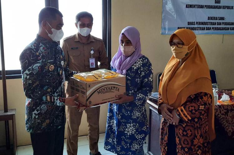 Gaji Bupati Gunungkidul Dipotong untuk Subsidi Warga dalam Operasi Pasar Minyak Goreng