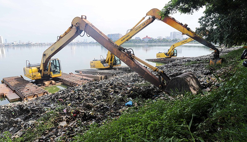 Foto Si Pitung dan Si Jampang Dikerahkan Bantu Keruk Waduk Pluit - Bagian 3