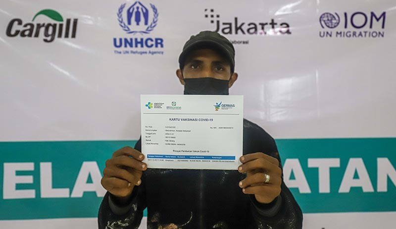 Cegah Penyebaran Varian Omicron, Puluhan WNA Disuntik Vaksin Covid-19 - Bagian 3
