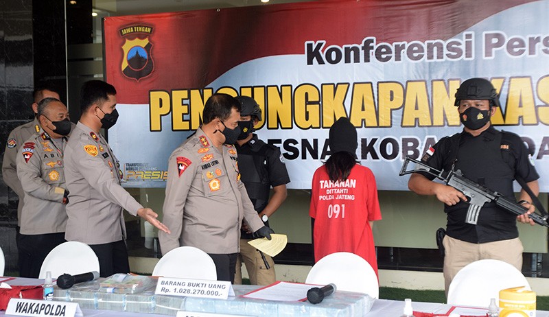 Polda Jateng Pamer Rumah Mewah-Uang Miliaran Hasil Ungkap Kasus TPPU Narkoba - Bagian 4