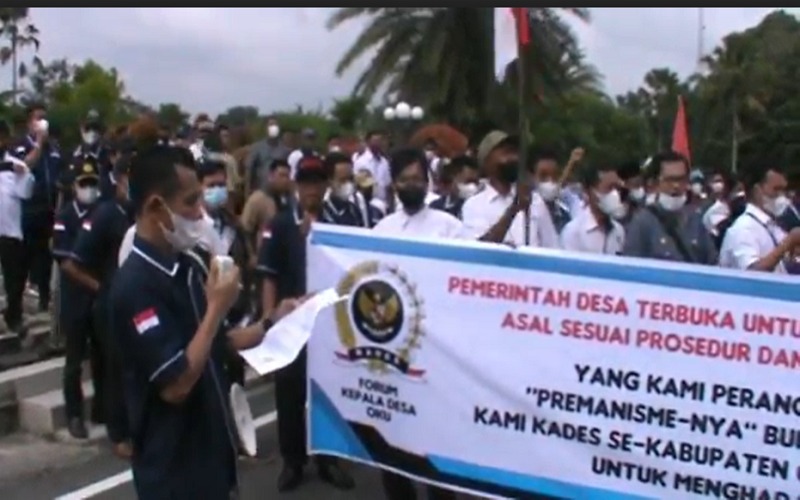 Oknum LSM Bikin Kesal, Kades Demo di Kantor Bupati OKU