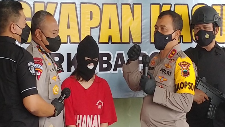 title Gadis Asal Sragen Ini Kaya Mendadak, Ternyata Tampung Uang Hasil Penjualan Narkoba Gadis Asal Sragen Ini Kaya Mendadak, Ternyata Tampung Uang Hasil Penjualan Narkoba