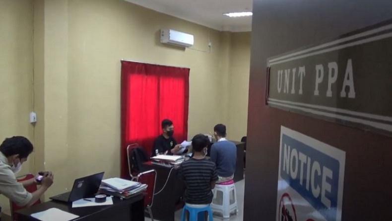 title Diperkosa 2 Pemuda dalam Mobil, Janda Muda Kabur dengan Kondisi Telanjang Diperkosa 2 Pemuda dalam Mobil, Janda Muda Kabur dengan Kondisi Telanjang