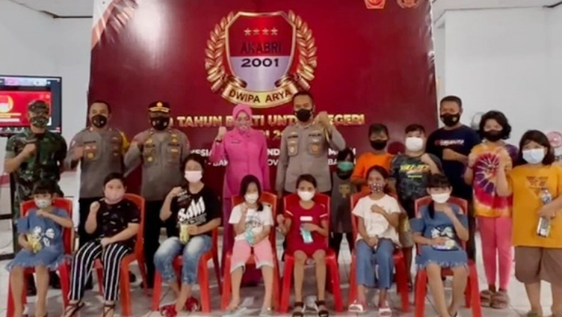 title Alumni Akabri 2001 Gelar Vaksinasi Massal dan Serahkan Bansos di Kota Bitung Alumni Akabri 2001 Gelar Vaksinasi Massal dan Serahkan Bansos di Kota Bitung