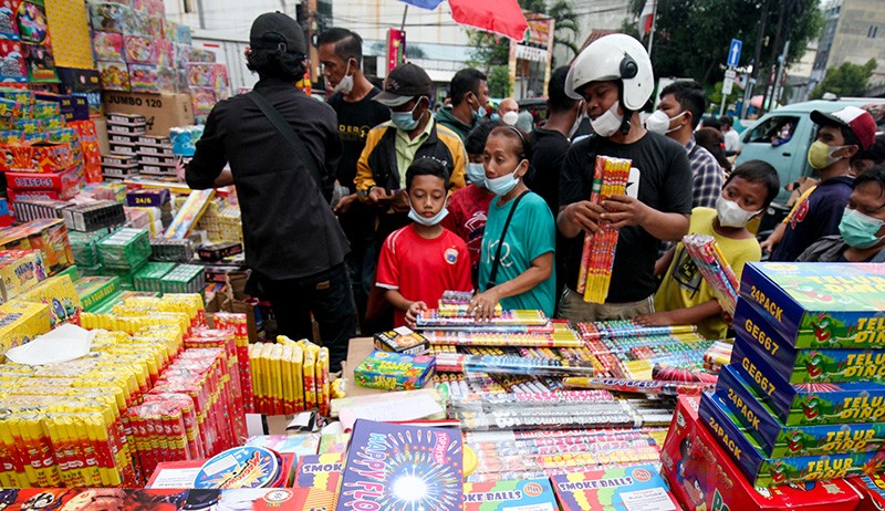 Berburu Kembang Api di Pasar Asemka - Bagian 2