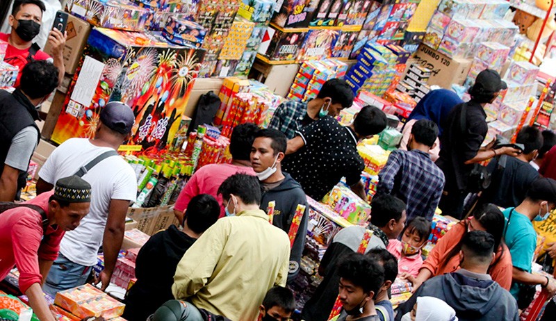 Berburu Kembang Api di Pasar Asemka - Bagian 1