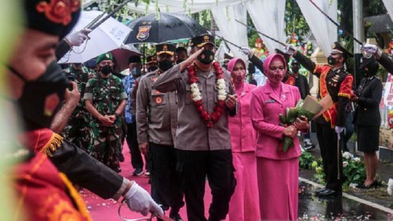 title Momen Pamitan Irjen M Iqbal: Saya Sedih Harus Berpisah dengan Orang-Orang Hebat di NTB Momen Pamitan Irjen M Iqbal: Saya Sedih Harus Berpisah dengan Orang-Orang Hebat di NTB