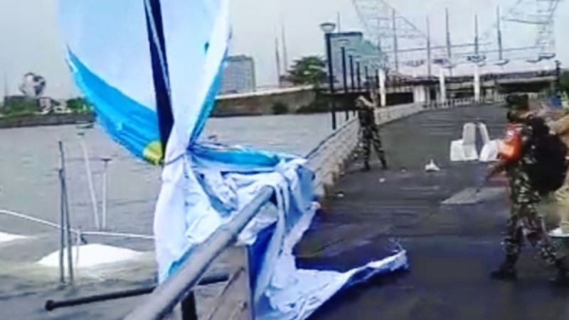 Tenda Vaksinasi di Sentra Lego-Lego Makassar Roboh, 2 Orang Luka-Luka