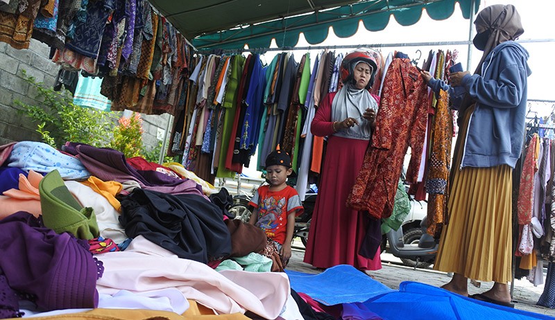 Pakaian Donasi Dijual Rp5.000 per Potong, Keuntungan untuk Korban Gunung Semeru - Bagian 1