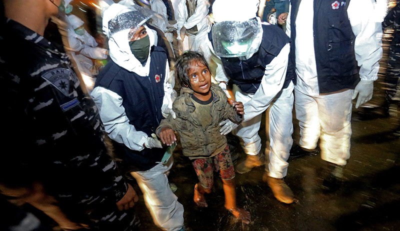 Begini Kondisi 120 Pengungsi Rohingya Terdampar di Laut Aceh Sejak 25 Desember  - Bagian 5