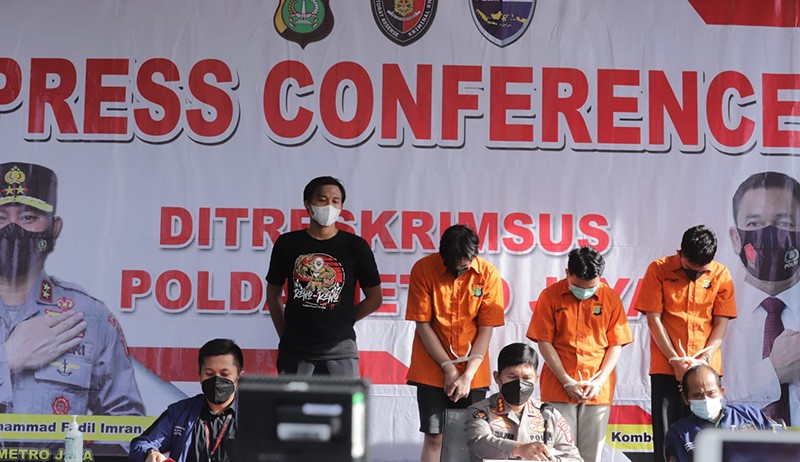 Polisi Pamer Foto Artis CA yang Terlibat Kasus Prostitusi - Bagian 5