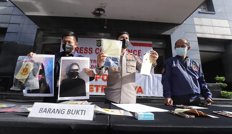 Polisi Pamer Foto Artis CA yang Terlibat Kasus Prostitusi - Bagian 3