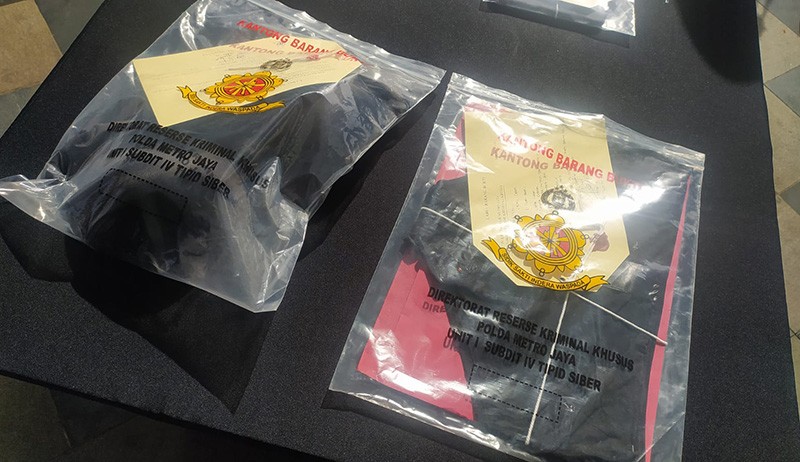 Penampakan HP hingga Pakaian Dalam Artis CA yang Terlibat Prostitusi Online - Bagian 1