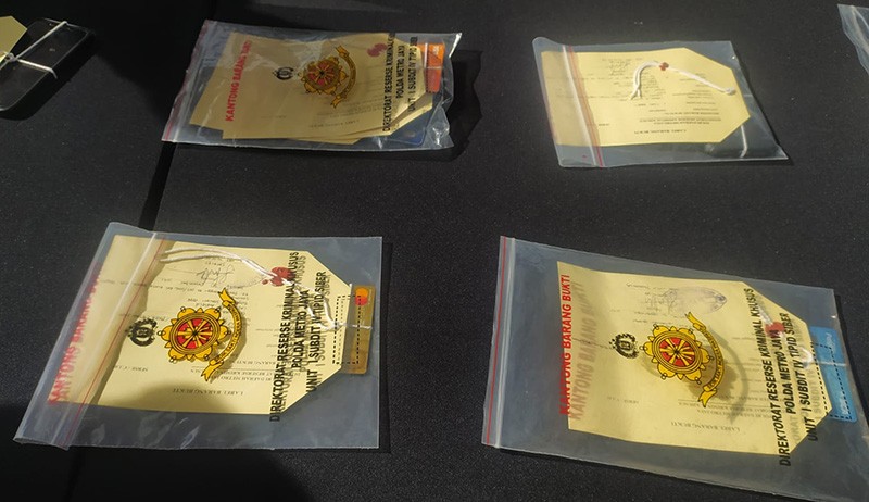 Penampakan HP hingga Pakaian Dalam Artis CA yang Terlibat Prostitusi Online - Bagian 3