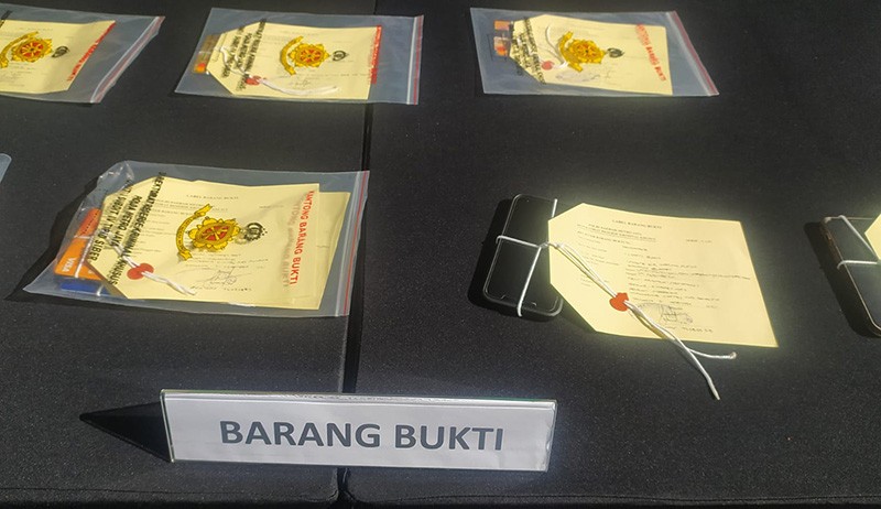 Penampakan HP hingga Pakaian Dalam Artis CA yang Terlibat Prostitusi Online - Bagian 4