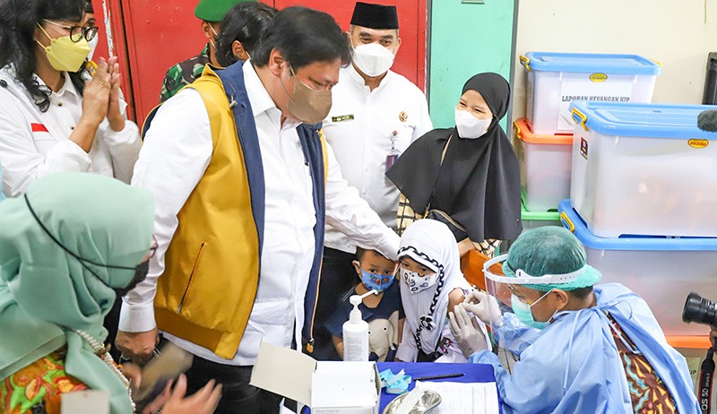 Menko Airlangga Hartarto Tinjau Vaksinasi Anak di SDN 05 Jakarta Barat - Bagian 2