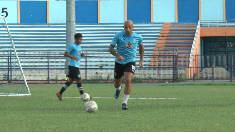Manajemen Persela Putus Kontrak Ivan Carlos, Ini Sebabnya