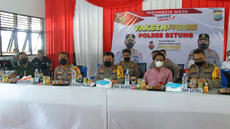 Warga Antusias Ikut Vaksinasi Covid-19 di Gerai Vaksin Presisi Polres Bitung
