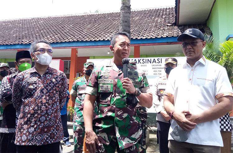 Panglima TNI Tinjau Vaksinasi Anak di Bantul untuk Pastikan Sasaran Sesuai Target