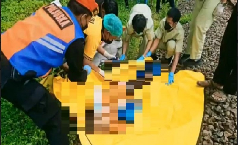 Perempuan Seksi di Sidoarjo Tewas Tabrakkan Diri ke Kerata Api 
