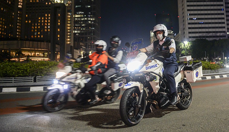 Gubernur Anies Baswedan Naik Motor Patroli Pantau Crowd Free Night - Bagian 3