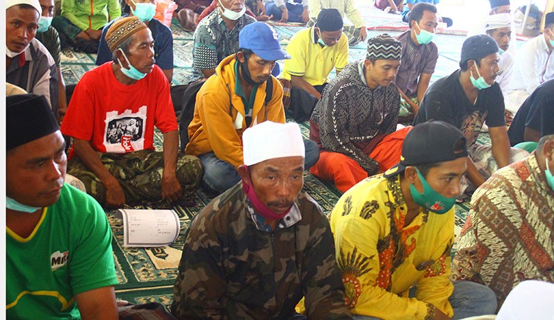 Pengungsi Awan Panas Guguran Gunung Semeru Ikuti Istigasah - Bagian 2